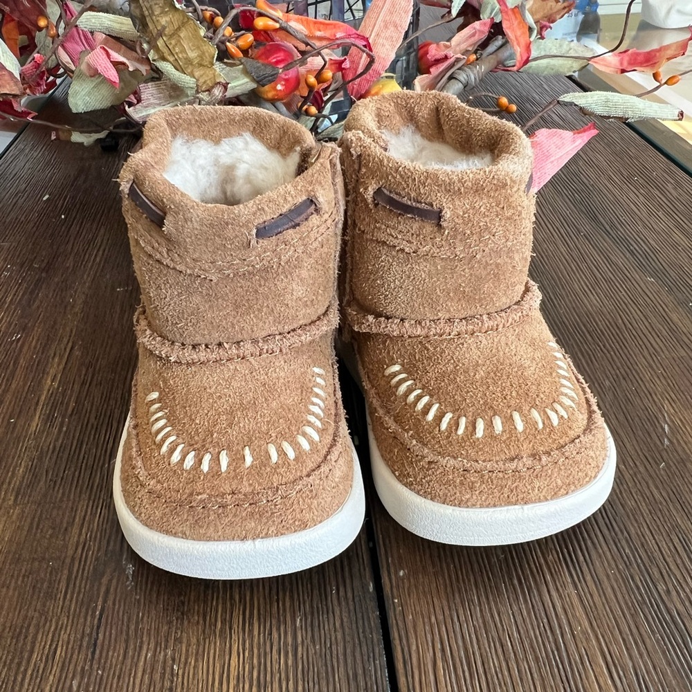 UGG Cali Moc Campfire Infant Boots - Picture 2 of 7
